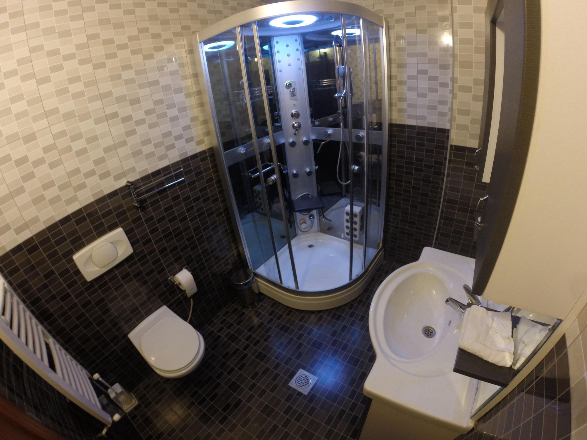 Hotel Denis Pristina Exteriör bild