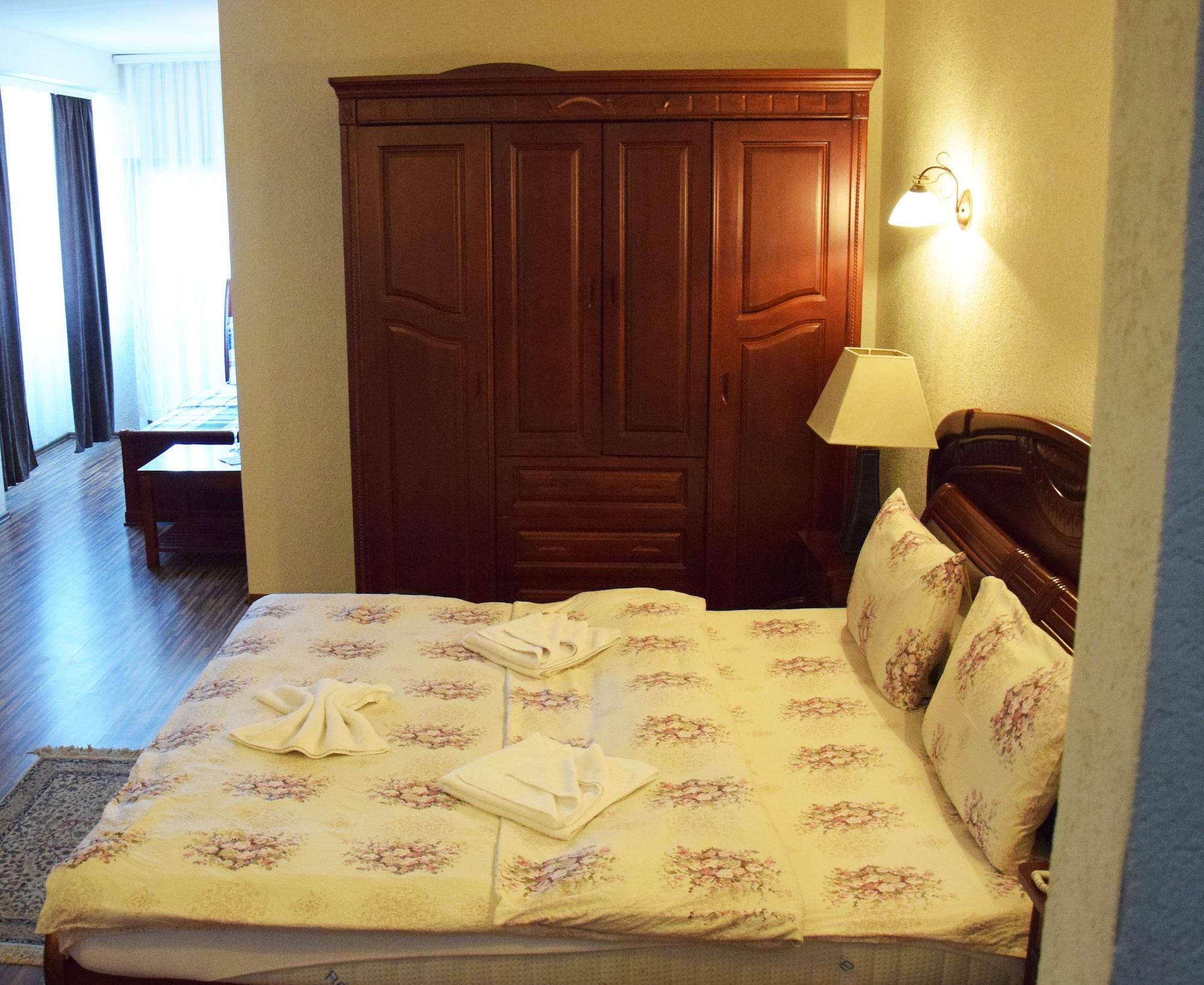 Hotel Denis Pristina Exteriör bild