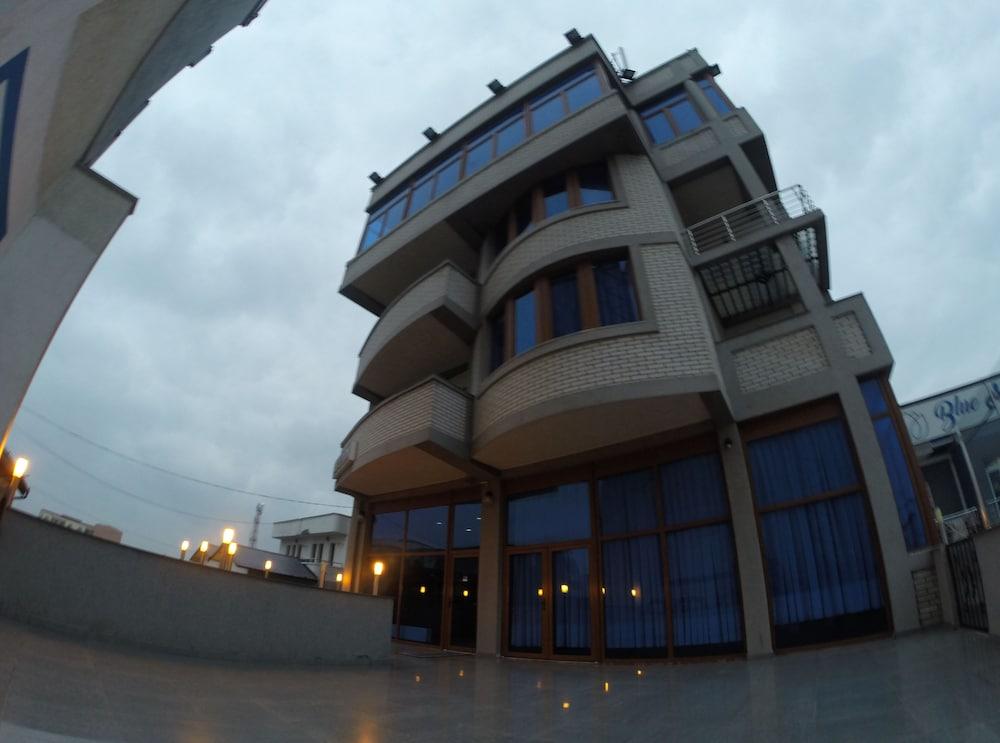 Hotel Denis Pristina Exteriör bild